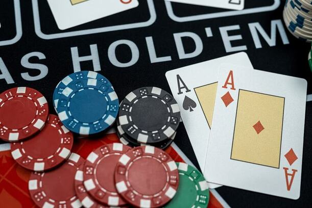Poker Texas Hold’em UK88 là 1 trò chơi giải trí khá quen thuộc hiện nay