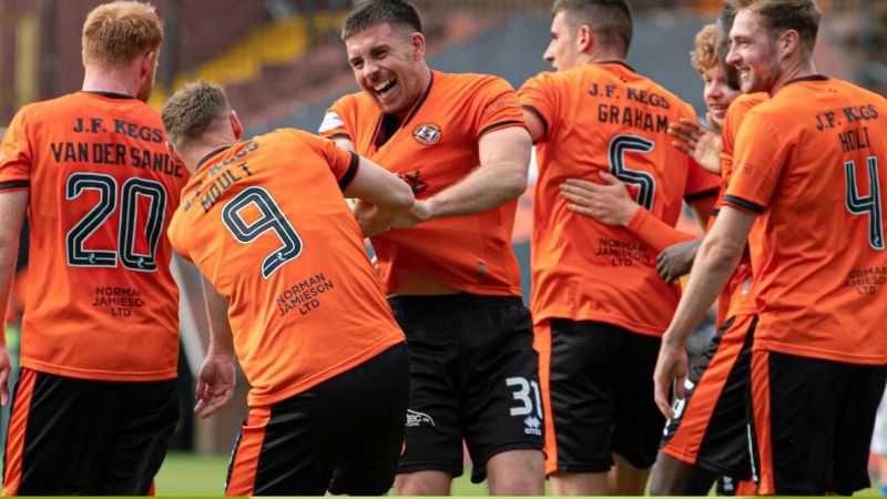 Không quên đội bóng mặc áo màu cam nổi tiếng - Dundee United