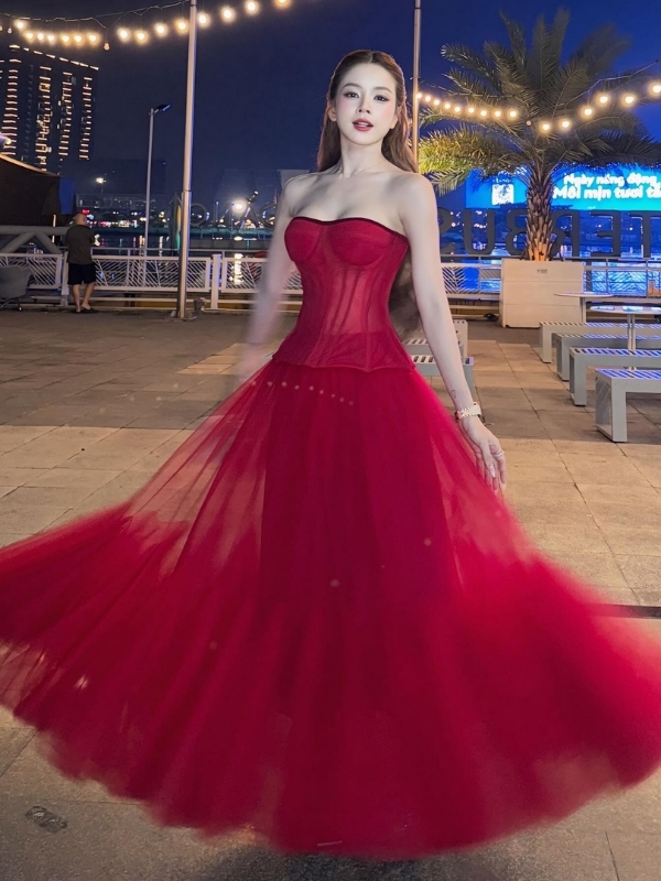 DJ Mie sexy kiêu sa giữa đêm Dubai