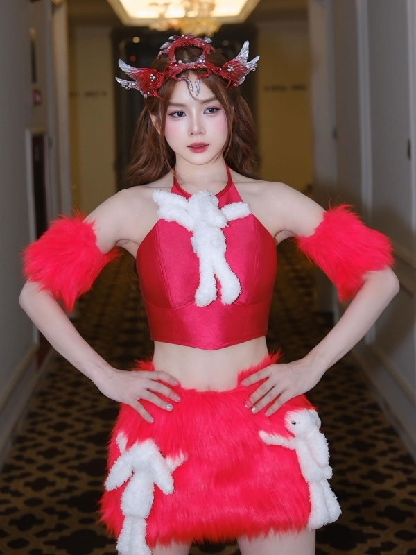 DJ Mie sexy hóa cô nàng cổ trang hiện đại