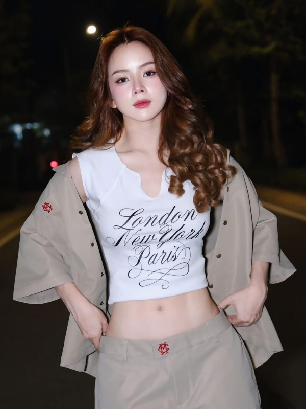DJ Mie sexy trẻ trung với outfit đời thường