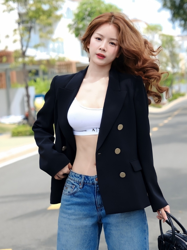DJ Mie sexy diện jean cực chất