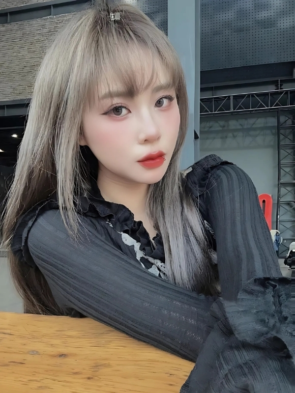 Misthy sexy để tóc xám lạnh, cực ngầu