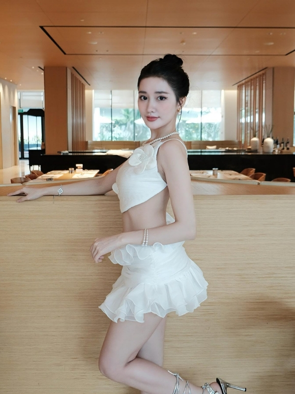 Váy trắng ngọt ngào như công chúa