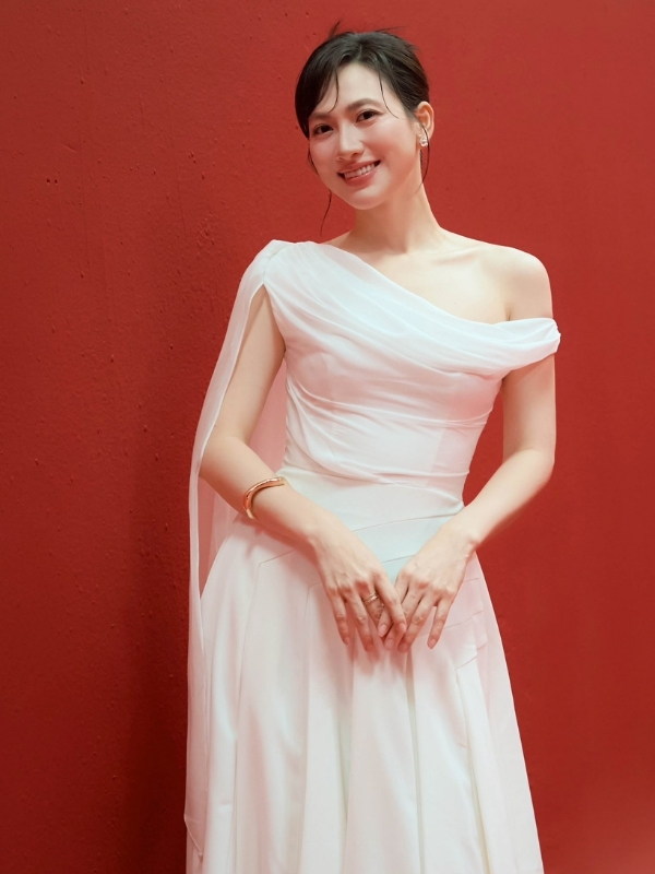 Diễn viên Phương Anh Đào kiêu sa