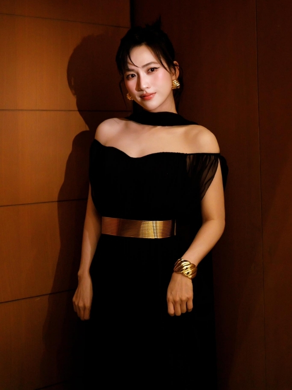 Gợi cảm trong bộ đầm đen