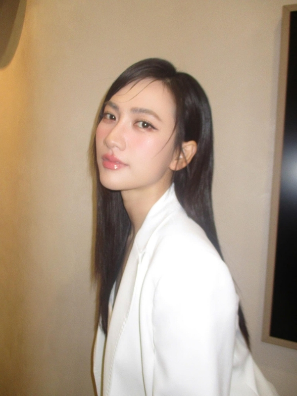 Gương mặt góc cạnh nổi bật