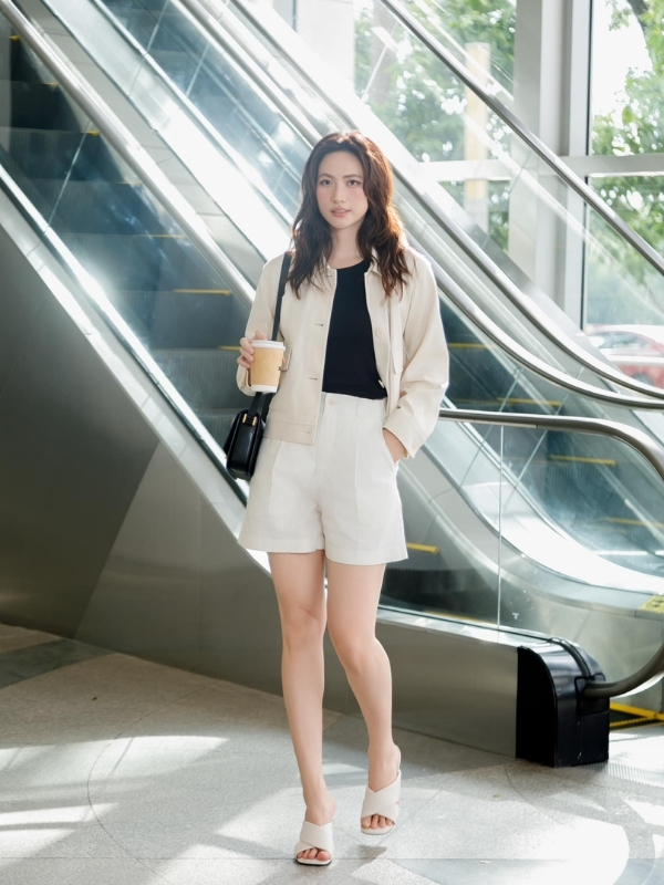 Trang phục trắng trẻ trung năng động
