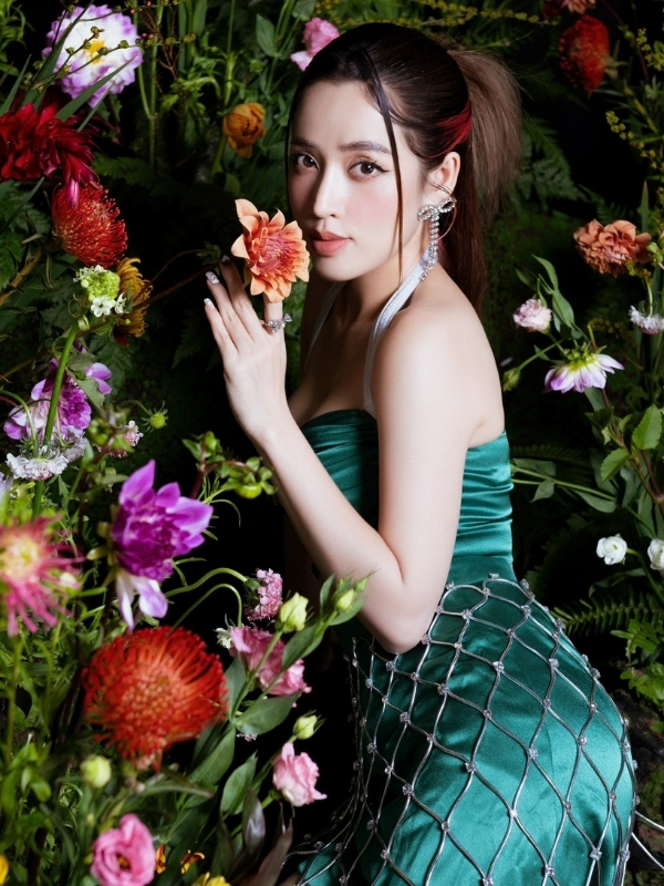 Puka sexy trong rừng hoa
