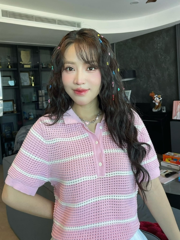 Puka trẻ trung với áo len