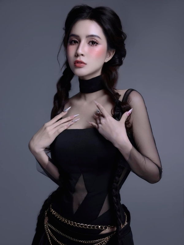 Mê hoặc với ánh nhìn quyến rũ