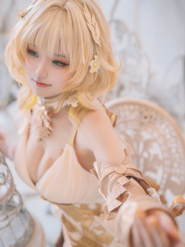 Vẻ đẹp trong sáng trong bộ ảnh cosplay cổ trang.
