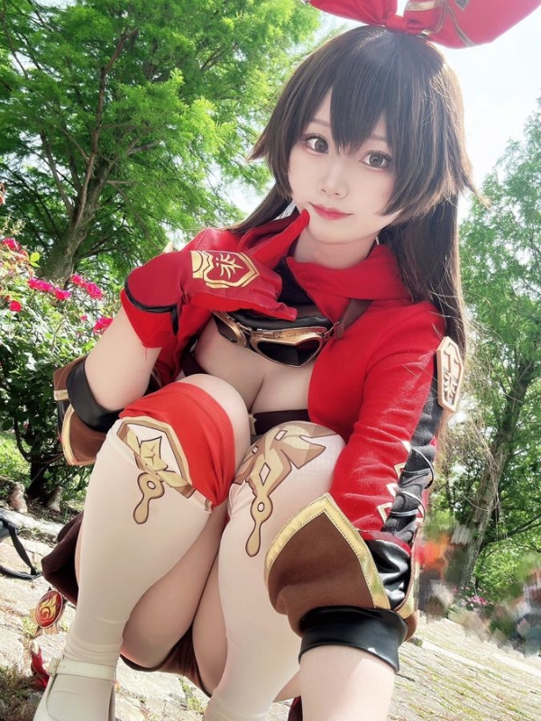 Cosplay đỏ rực rỡ, vẻ đẹp tươi trẻ cuốn hút