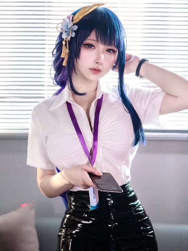 Cosplay học đường quyến rũ, thần thái đầy cuốn hút