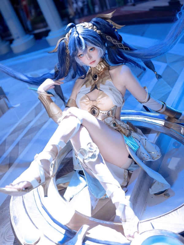 Vẻ đẹp huyền ảo với cosplay chiến binh biển cả