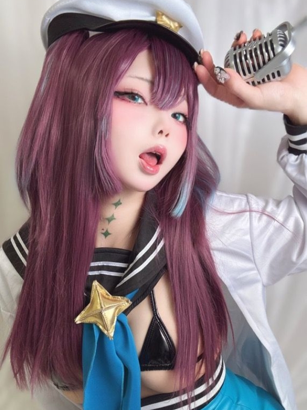 Vẻ đẹp cá tính trong bộ cosplay tím cực sexy