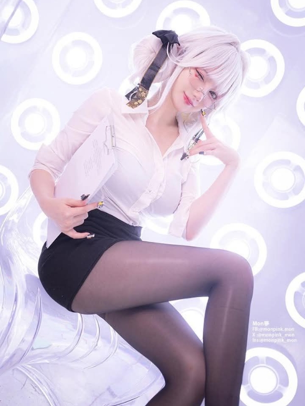 Cosplay công sở quyến rũ, thần thái tự tin cuốn hút