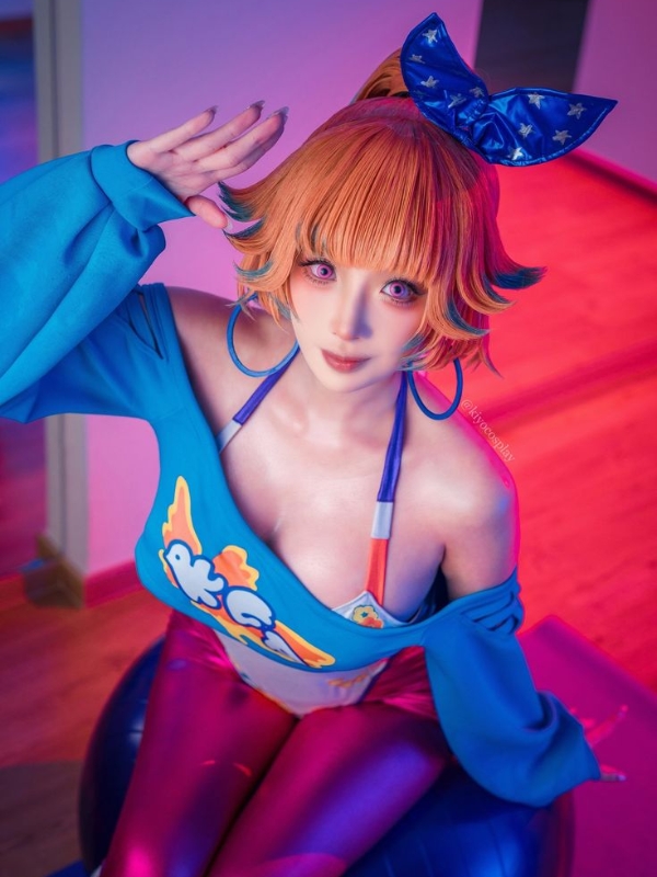 Cosplay nóng bỏng với sắc cam rực rỡ đầy cá tính