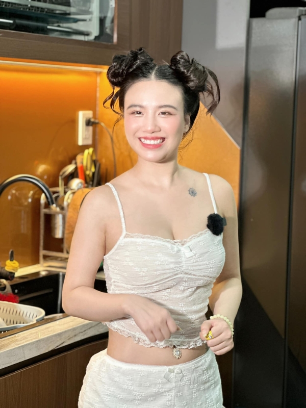 Vẻ đẹp tươi tắn rạng ngời của Linh Miu