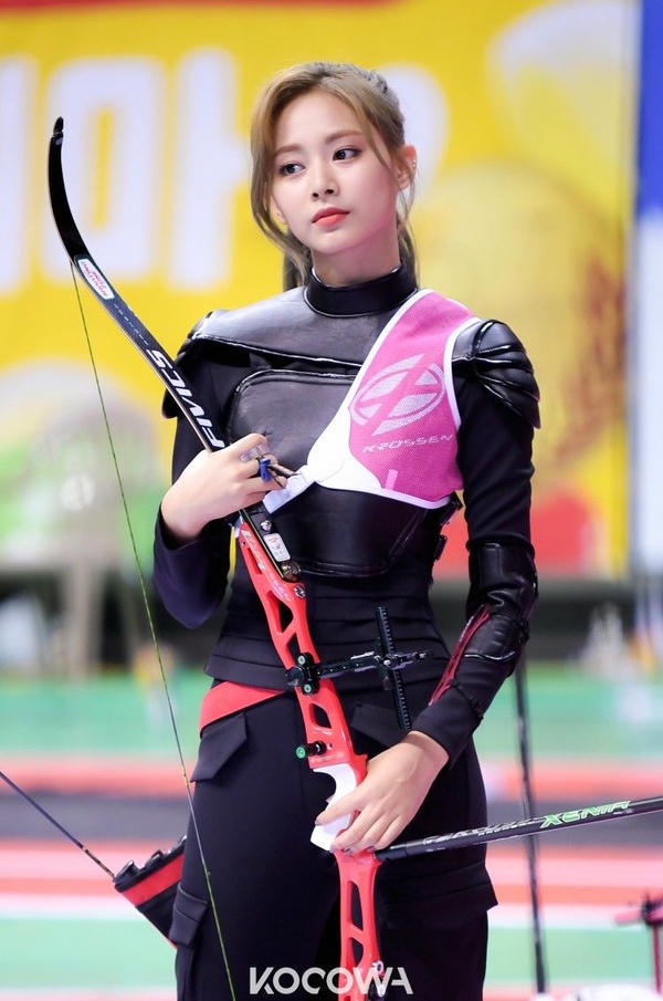 Cô gái bắn tên chính xác