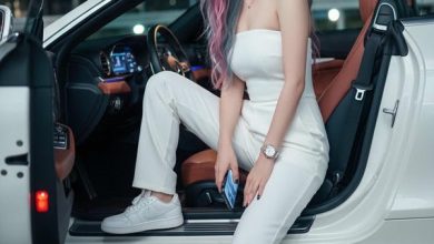 Gái xinh phong cách bên siêu xe