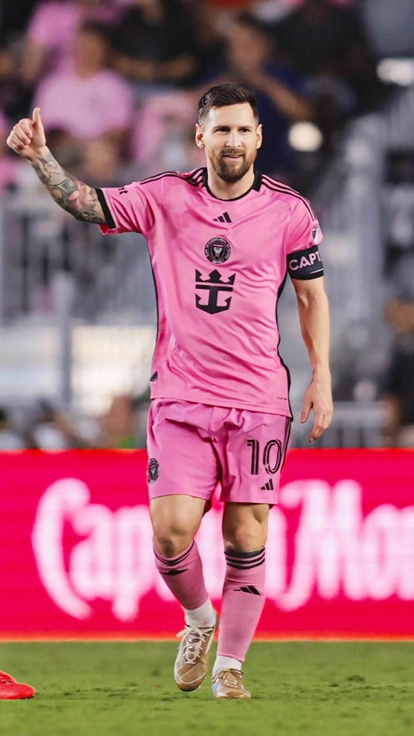 Hình ảnh Messi mạnh mẽ cuốn hút