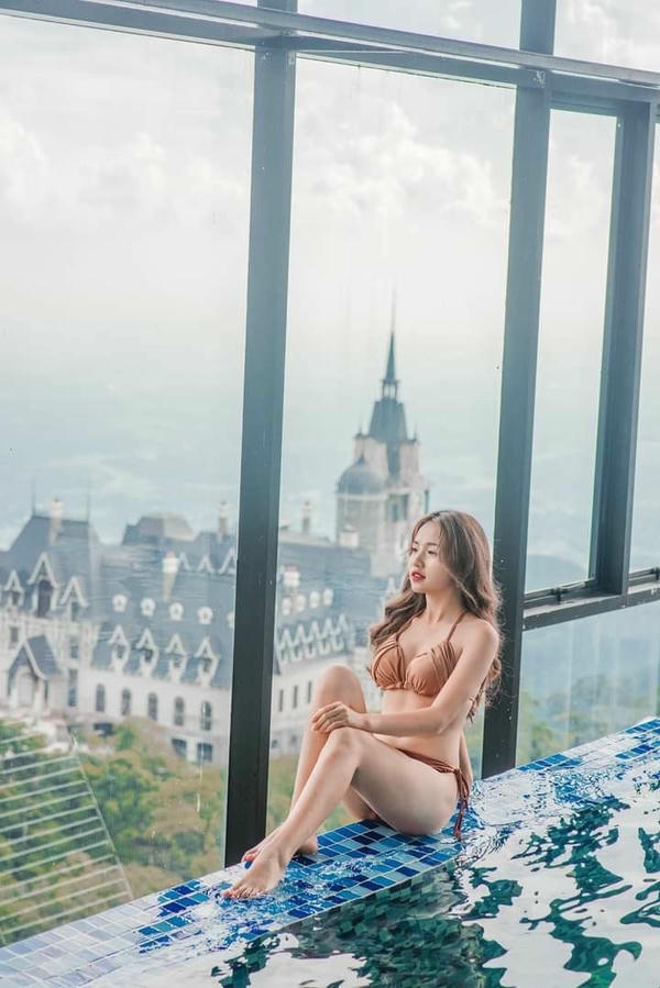 Nàng bước nhẹ trên cát
