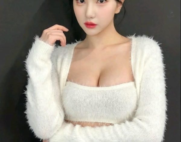 Nữ thần xinh đẹp ánh mắt long
