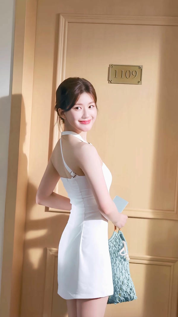 Mỹ nhân hiện đại luôn gây ấn tượng.