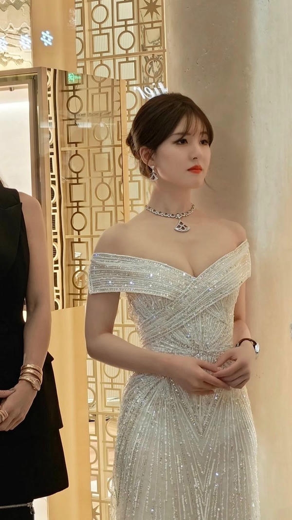 Mỹ nhân hiện đại luôn tràn đầy sức sống.